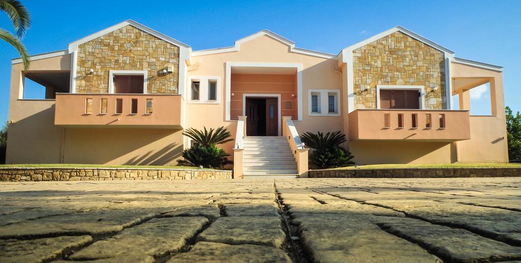 Leone Luxury Villas Kalamákion Extérieur photo