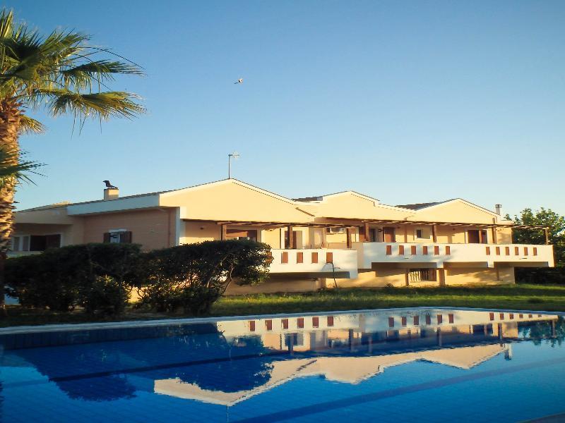 Leone Luxury Villas Kalamákion Extérieur photo