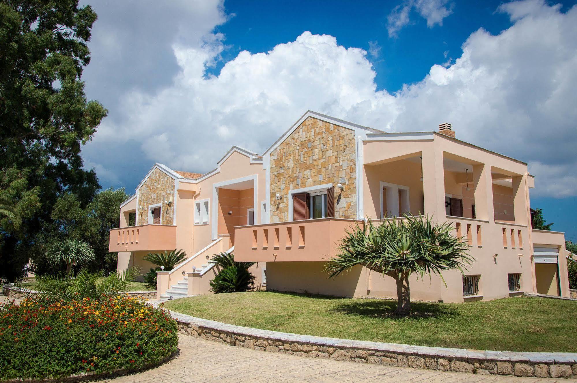 Leone Luxury Villas Kalamákion Extérieur photo